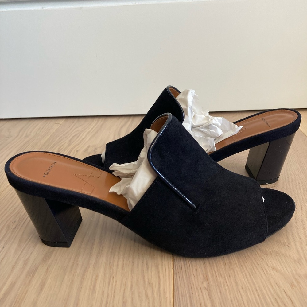 Aquatalia "Blakeley" dress suede size 7.5, with 3 inch heels
